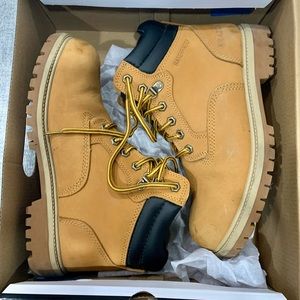Brazos Men’s Waterproof Nubuck Leather bootsSize 9.5